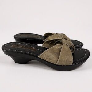 Donald J, Pliner Knotted Gold Tan Slide On Low Wedge Sandal Size‎ 9